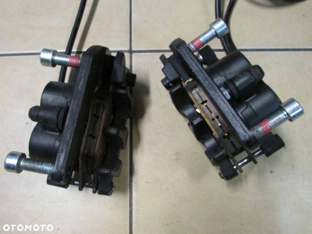 Benelli TRK 502X zaciski hamulcowe przód klocki - 2