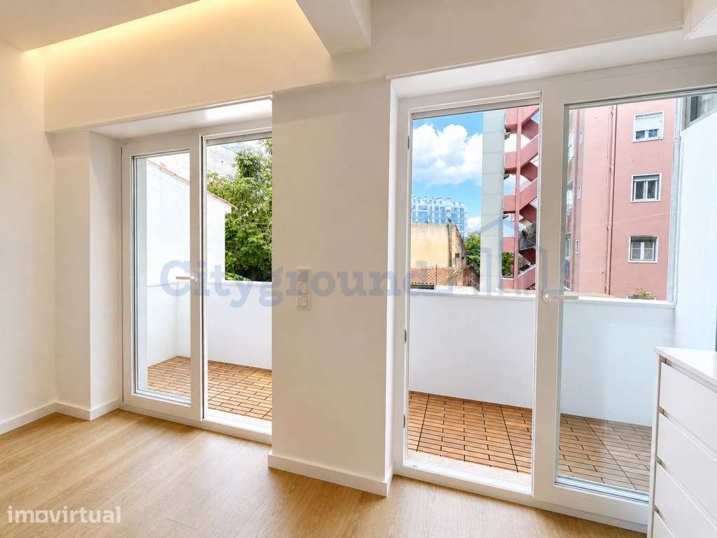 Elegante apartamento T2 totalmente renovado com elevador e varanda,... - Grande imagem: 4/19