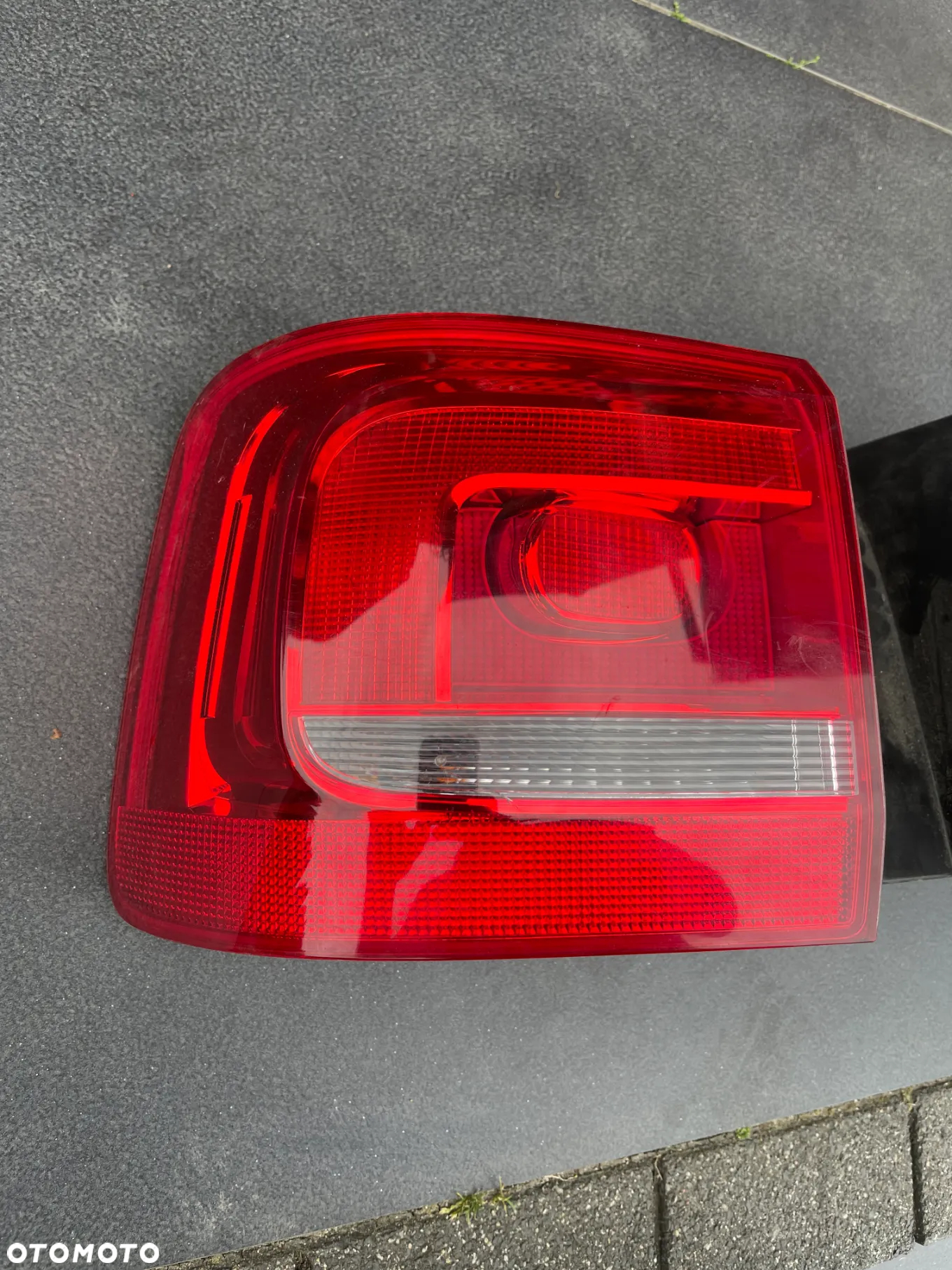 VW TOURAN II 10-15 tył tylna klapa lampa lewa prawa LA7W kompletna kamera - 10