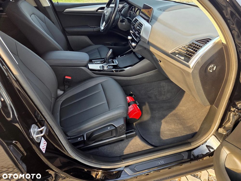 BMW X3 sDrive18d - 21