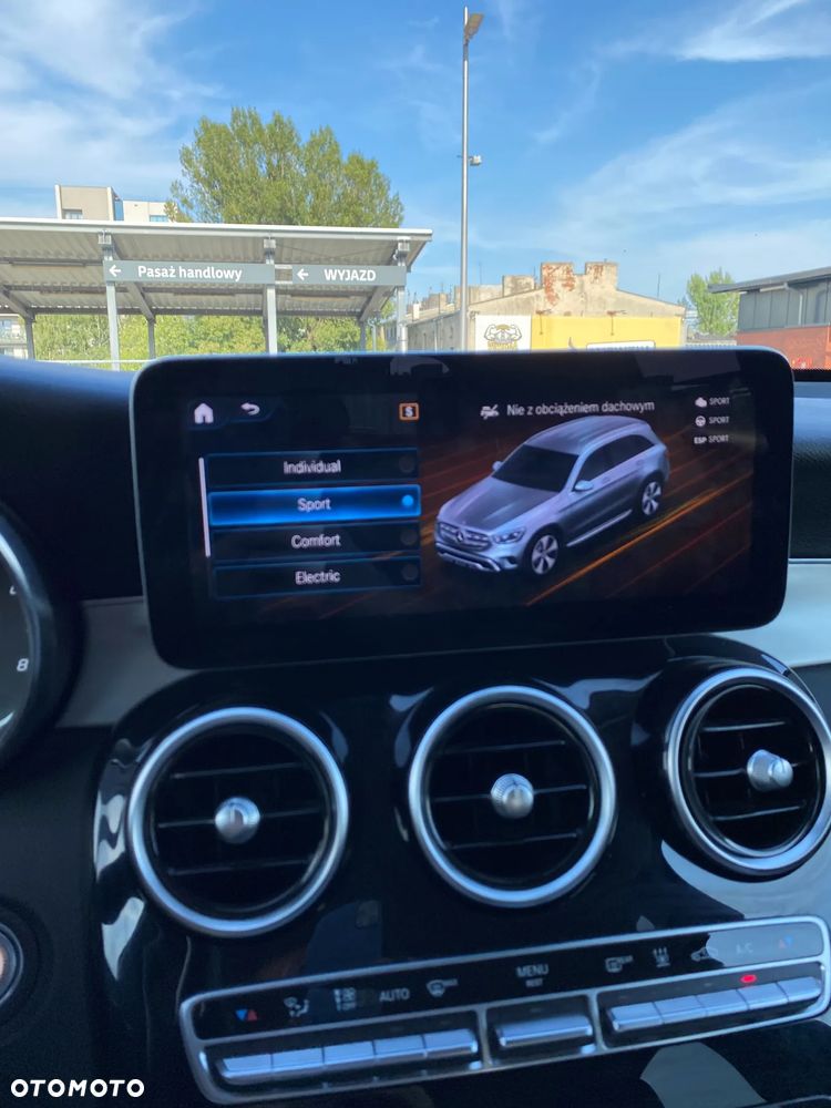 Mercedes-Benz GLC 300 e 4-Matic - 24