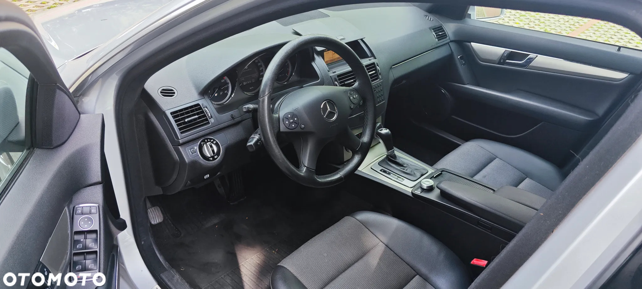 Mercedes-Benz Klasa C 180 T CGI Automatik BlueEFFICIENCY Avantgarde - 35