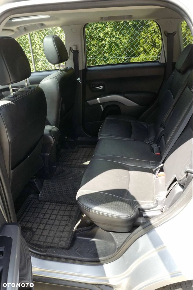 Mitsubishi Outlander - 8