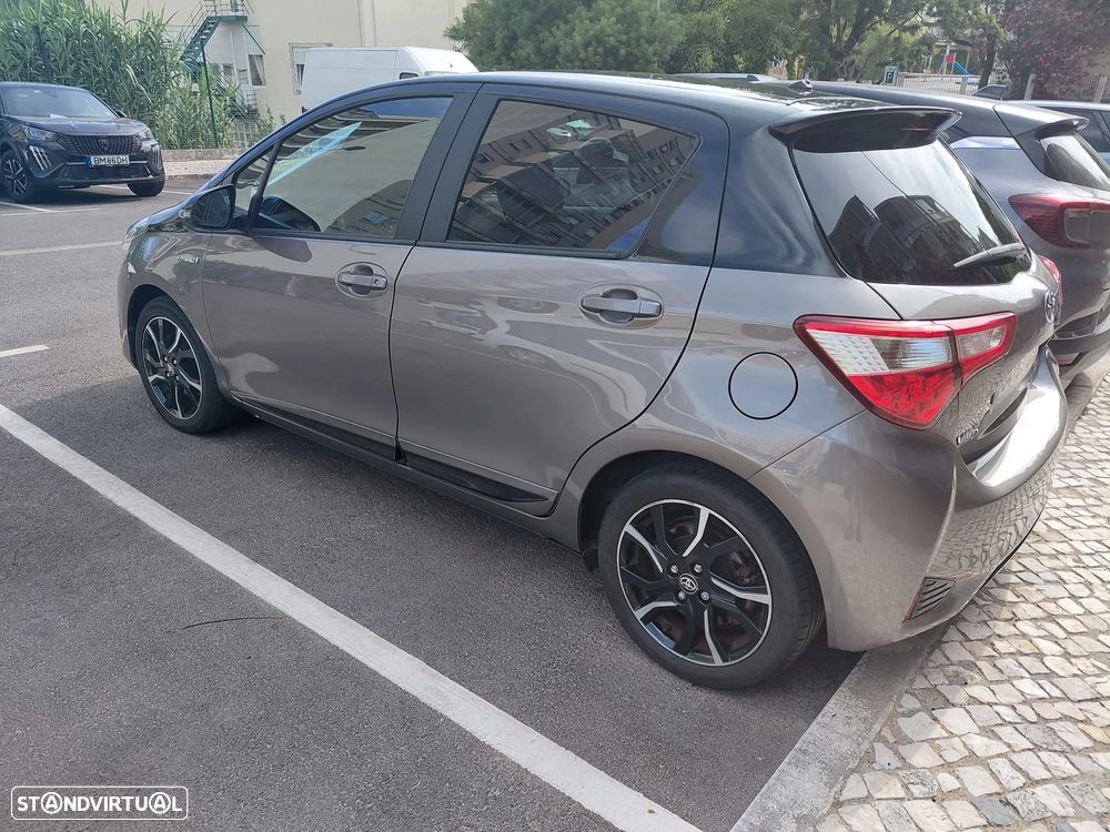 Toyota Yaris 1.5 HSD Square Collec.Grey - 4