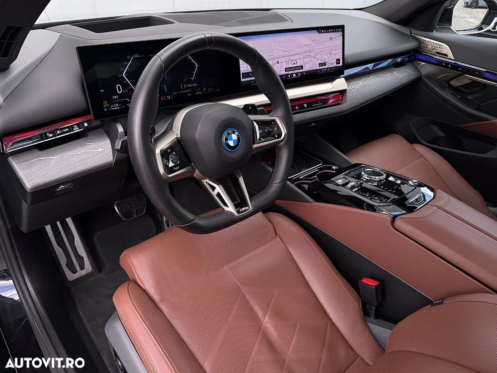 BMW Seria 5 550e xDrive AT PHEV - 24