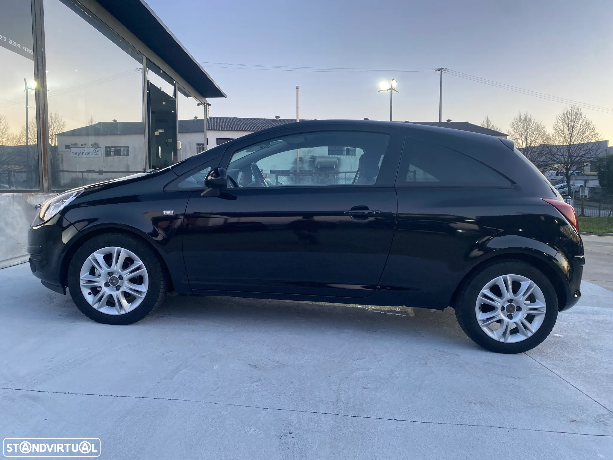 Opel Corsa 1.2 Black Edition - 7