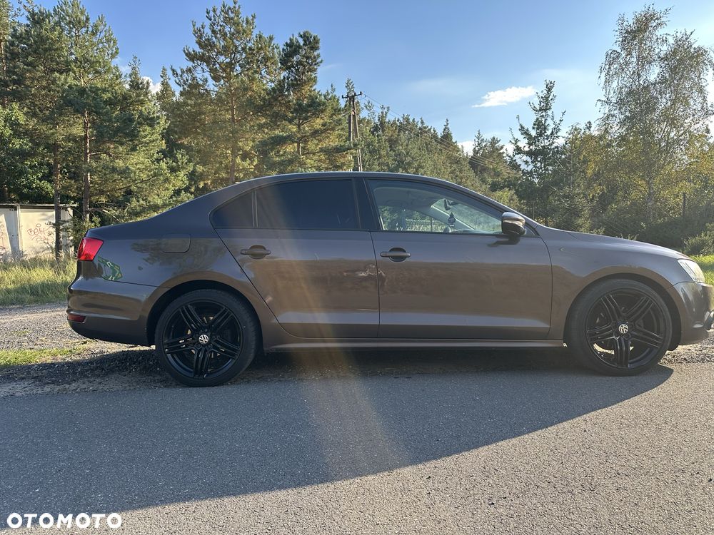 Volkswagen Jetta - 4