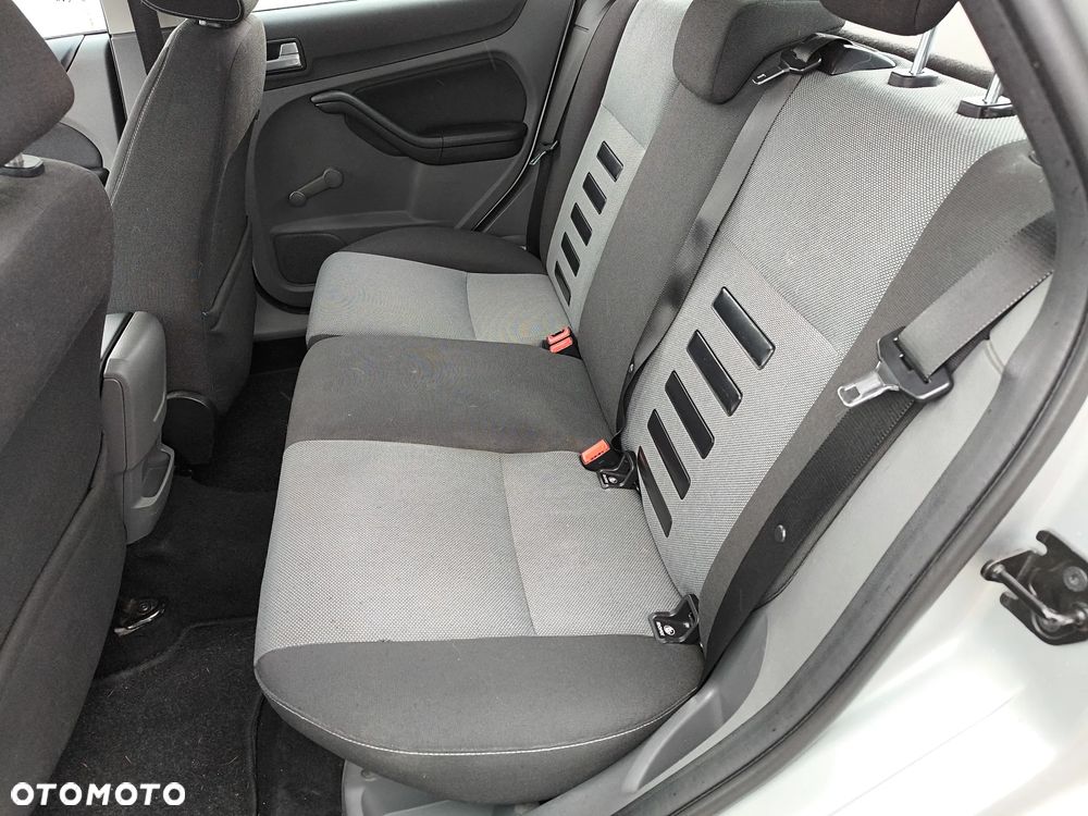 Ford Focus 1.6 Ti-VCT Style - 24