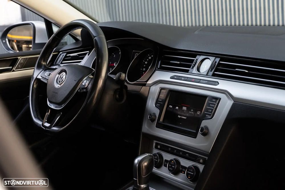 VW Passat Variant 1.6 TDI Confortline DSG - 20