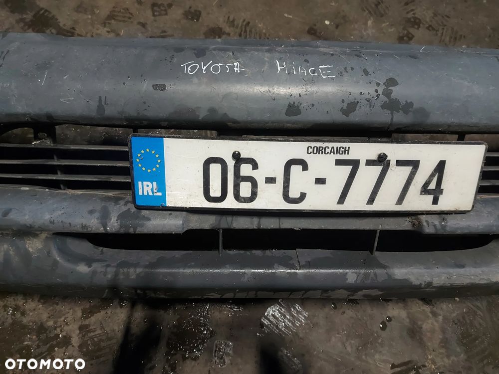 Zderzak przedni przód Toyota Hiace - 7