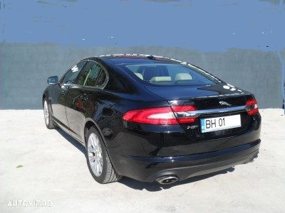 Jaguar XF 3.0D - 10