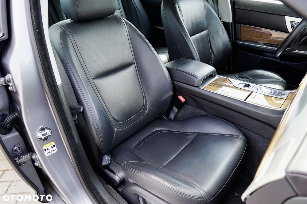 Jaguar XF 3.0 V6 D Luxury - 24