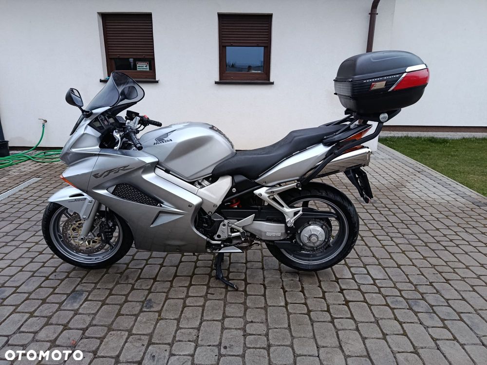 Honda VFR - 4