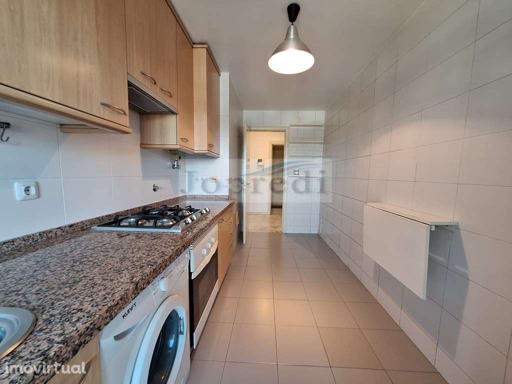 Apartamento T2 c/ parqueamento no edifício Twin Towers em Lisboa - Grande imagem: 5/18