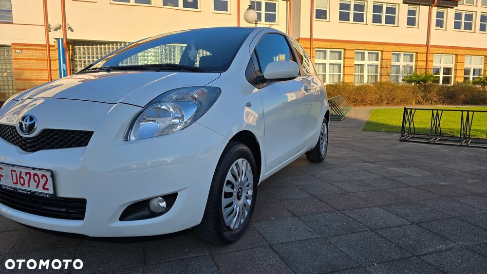 Toyota Yaris - 32