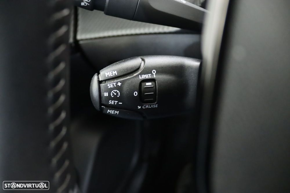 Peugeot e-2008 50 kWh Active Pack - 22