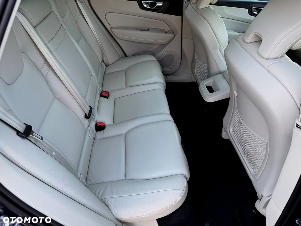 Volvo XC 60 B5 B Momentum - 28