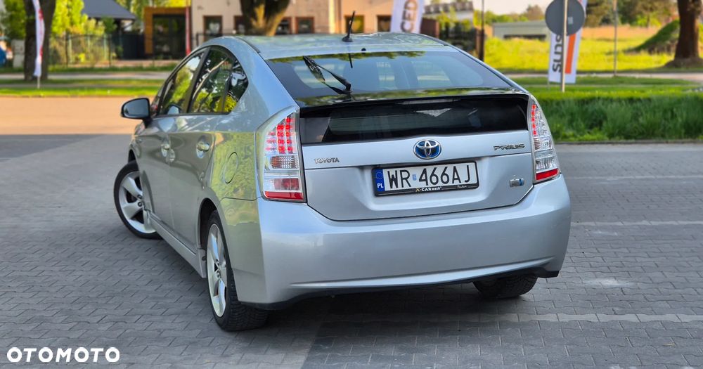 Toyota Prius (Hybrid) Life - 3