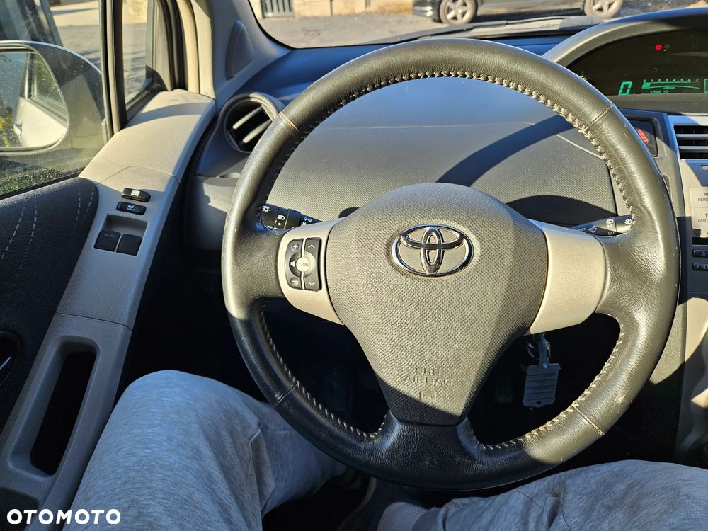 Toyota Yaris 1.0 Luna A/C - 11