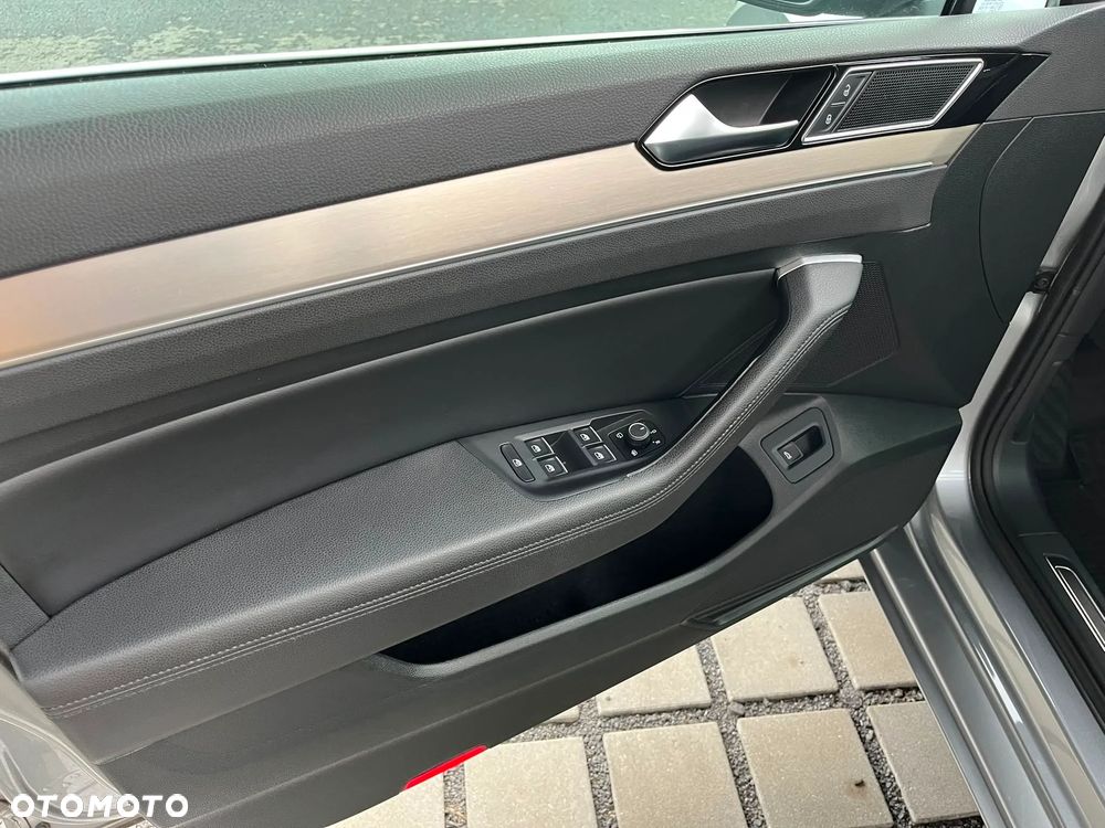Volkswagen Passat 2.0 TDI SCR Highline DSG - 25
