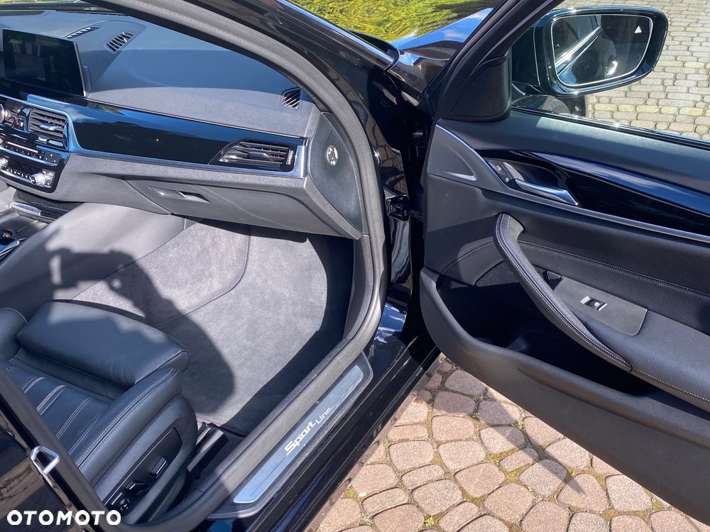 BMW Seria 5 520d Sport Line - 24
