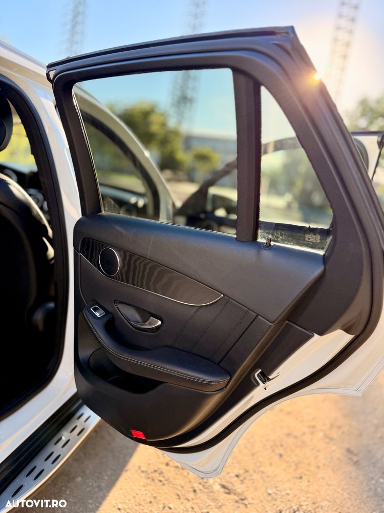 Mercedes-Benz GLC 250 4MATIC 9G-TRONIC AMG Line - 27