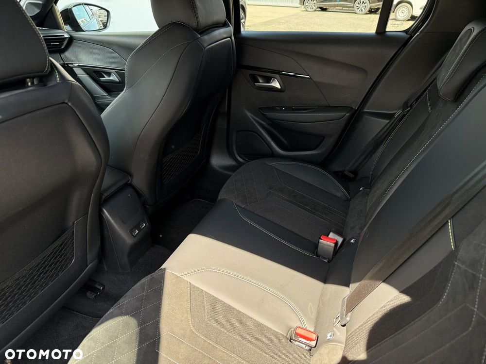 Peugeot 208 1.2 PureTech GT S&S EAT8 - 32