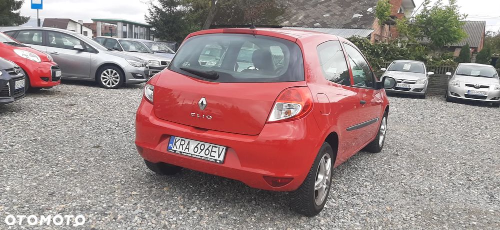 Renault Clio - 11