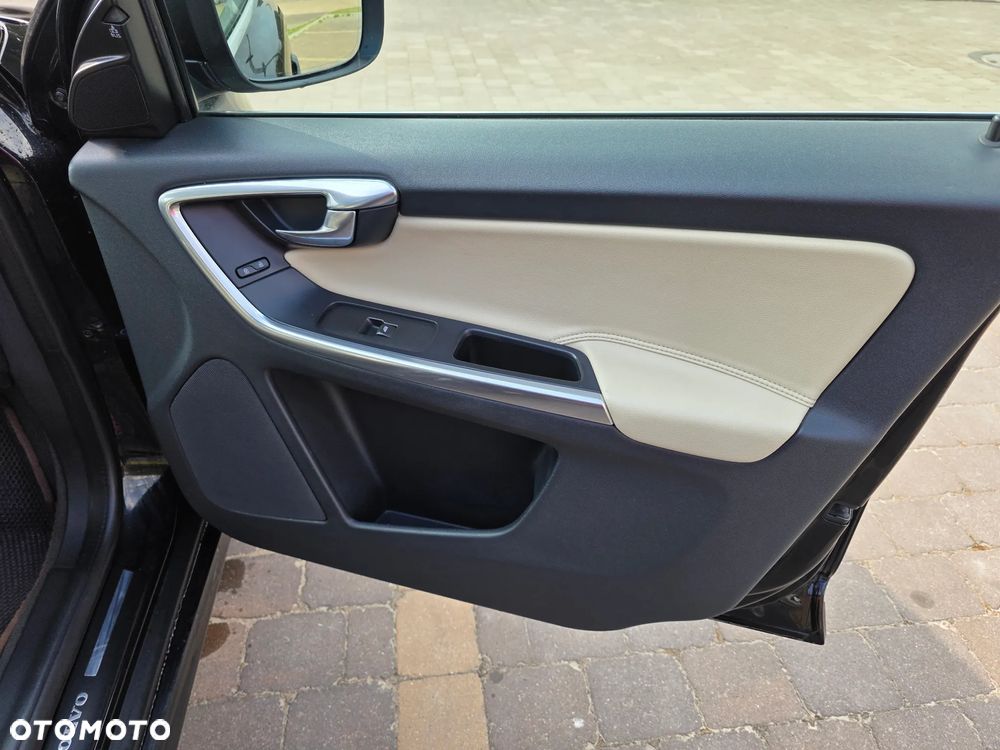 Volvo XC 60 D5 AWD Summum - 27