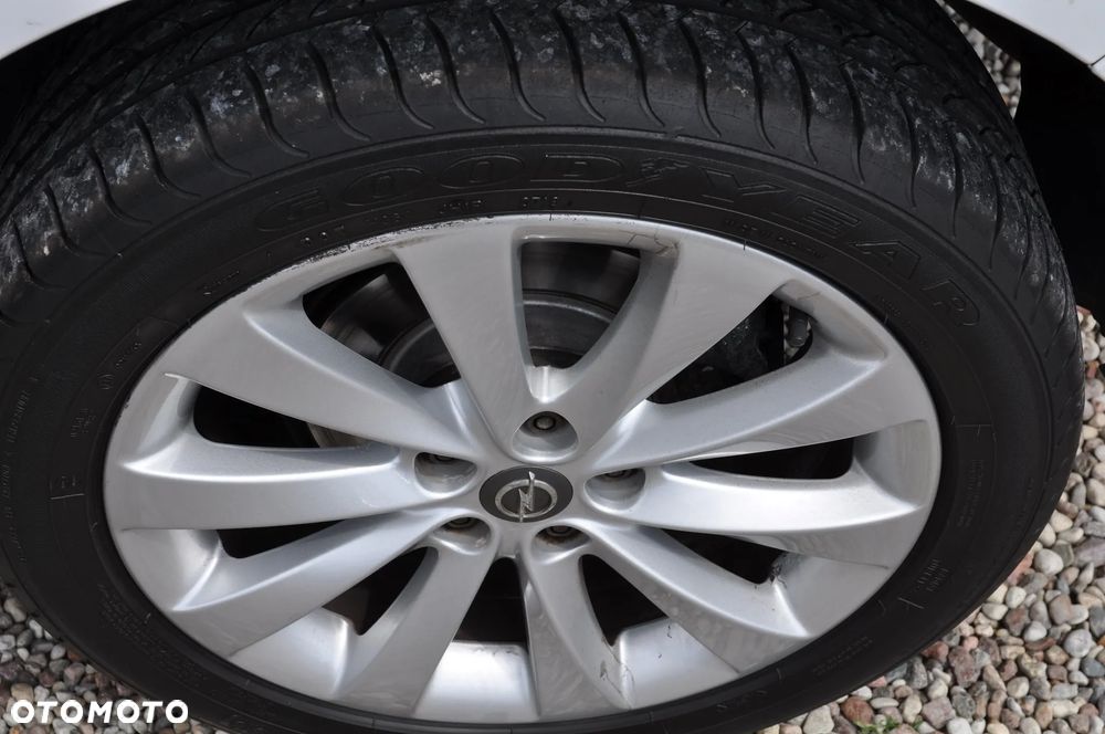 Opel Astra 1.4 Turbo 150 Jahre - 8