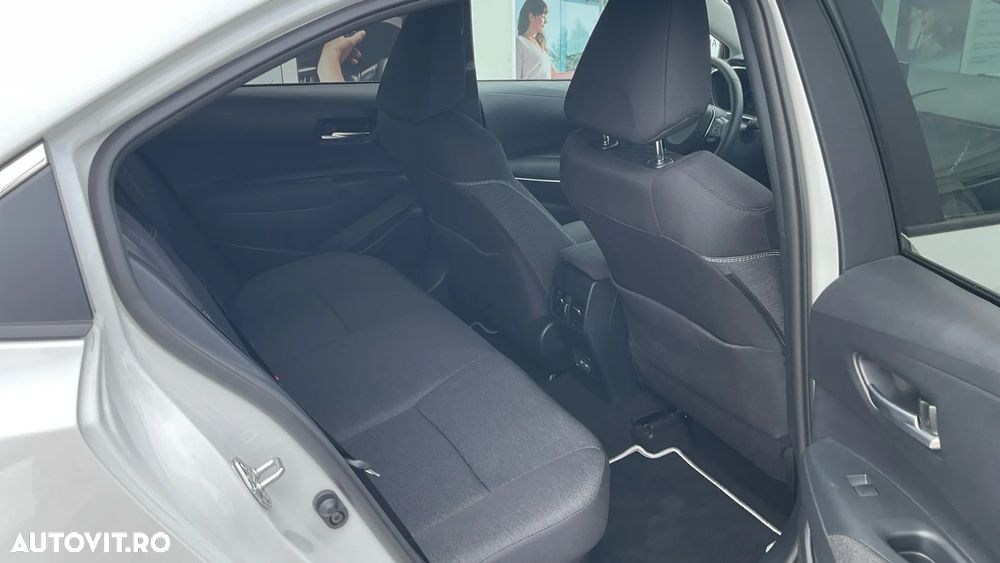 Toyota Corolla 1.8 HSD Dynamic - 8