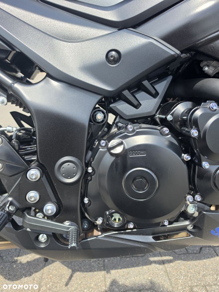 Suzuki GSX - 7