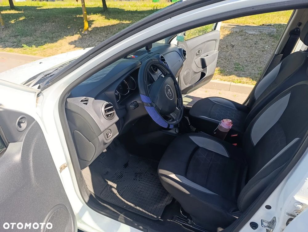 Dacia Sandero 1.2 16V Access EU6 - 2