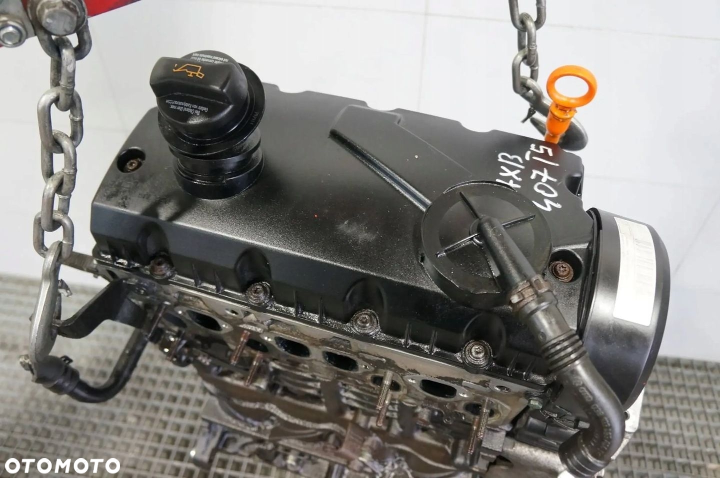 SILNIK BLOK SILNIKA  WTRYSKIWACZE VW TRANSPORTER T5 CARAVELLE 1.9 TDI AXB - 5