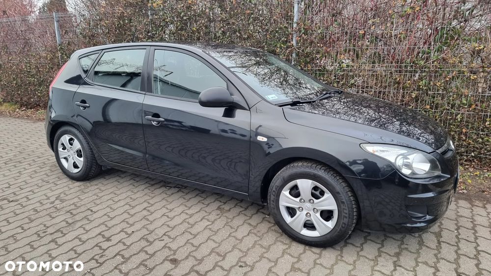Hyundai i30 1.4 Base + - 23