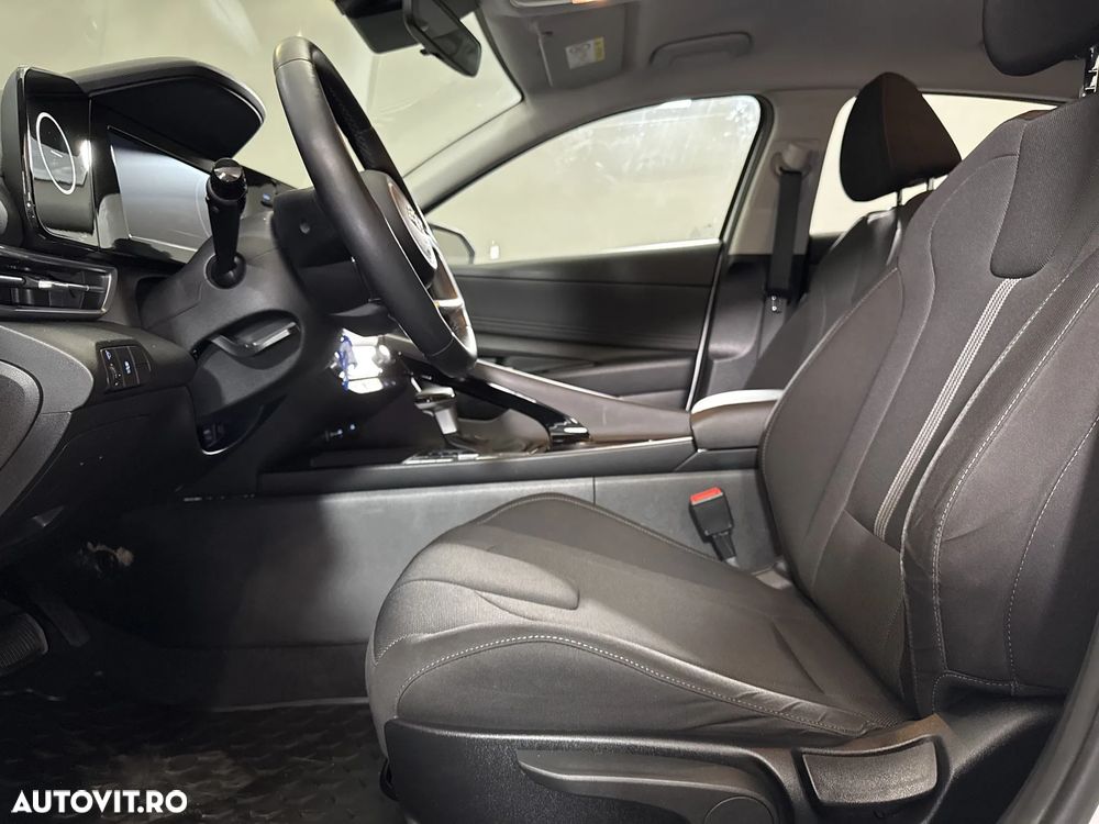 Hyundai Elantra - 23