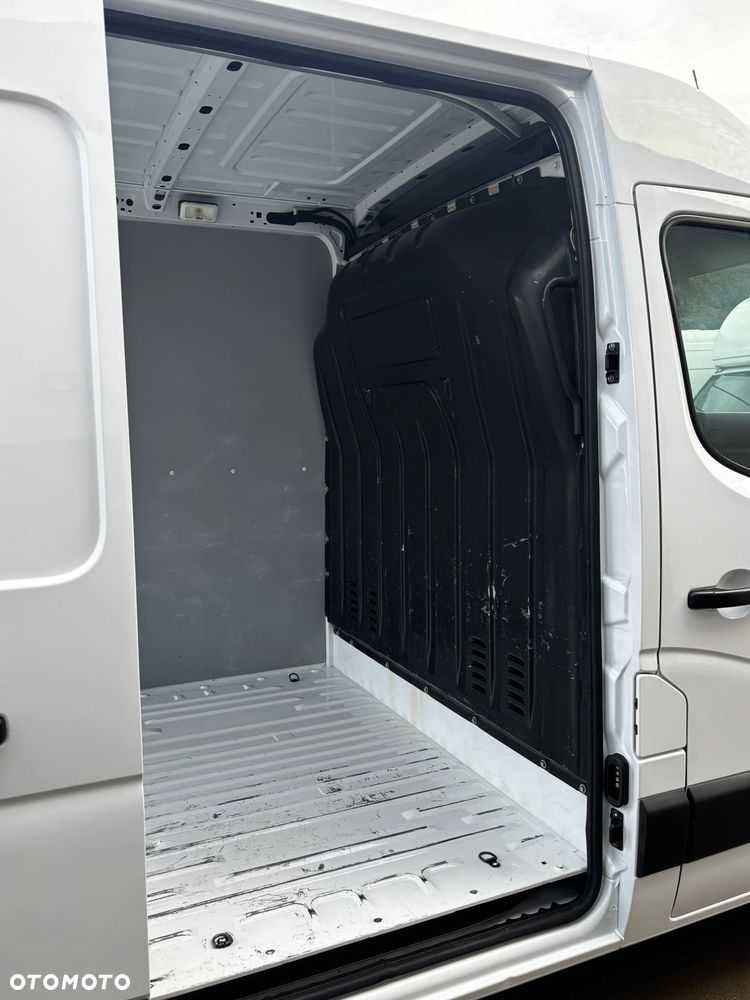 Renault Master Blaszak - 9