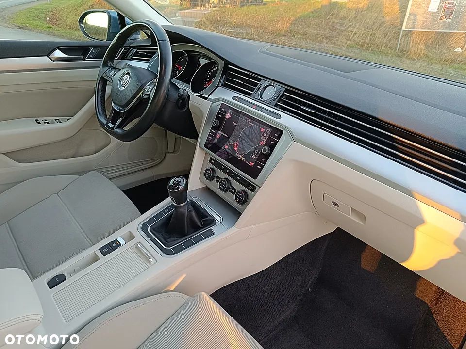 Volkswagen Passat Variant 2.0 TDI BMT Comfortline - 29