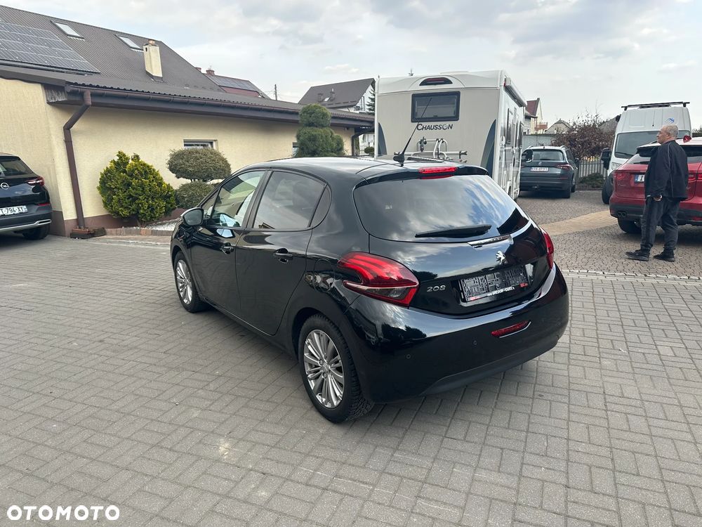 Peugeot 208 - 6
