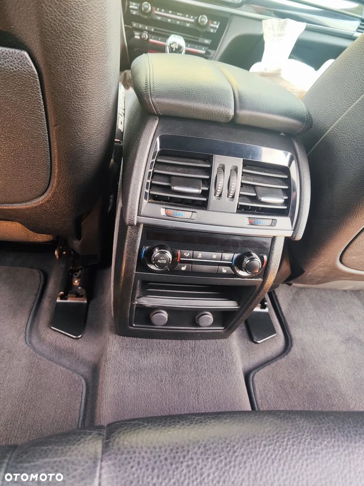 BMW X5 xDrive50i - 7