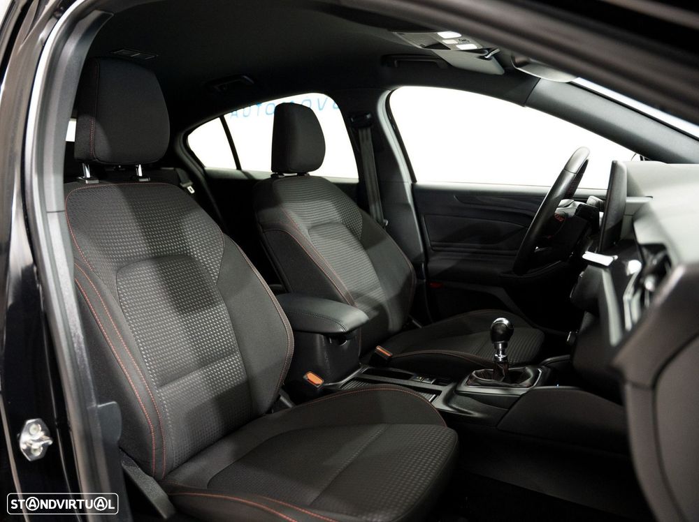 Ford Focus 1.0 EcoBoost MHEV ST-Line - 16