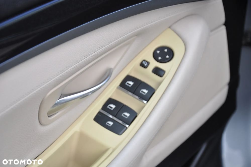 BMW Seria 5 520d Luxury Line - 27