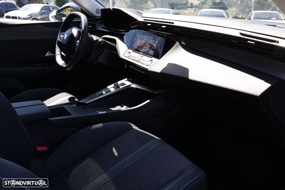 Peugeot 408 1.6 Hybrid Allure e-EAT8 - 15