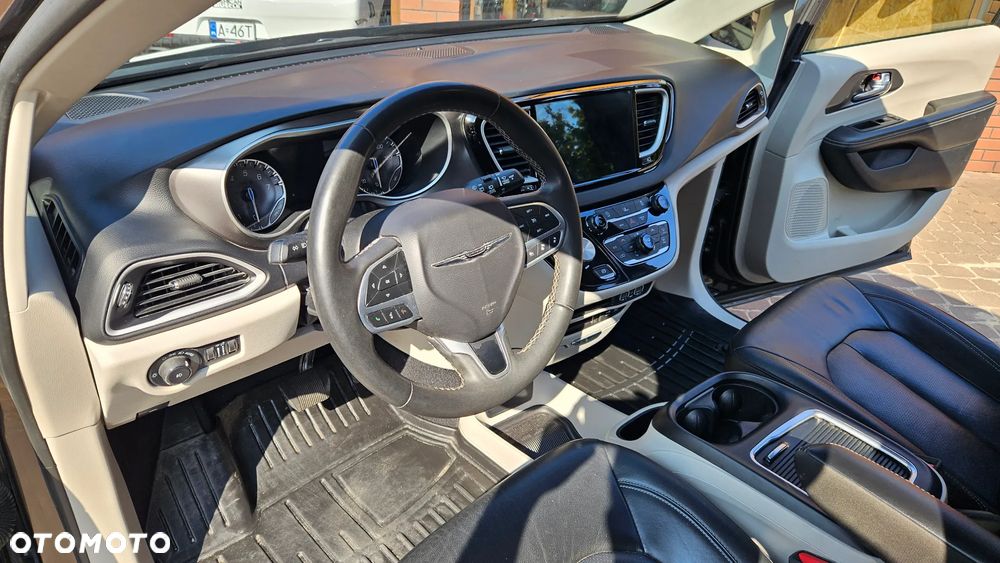 Chrysler Pacifica - 20