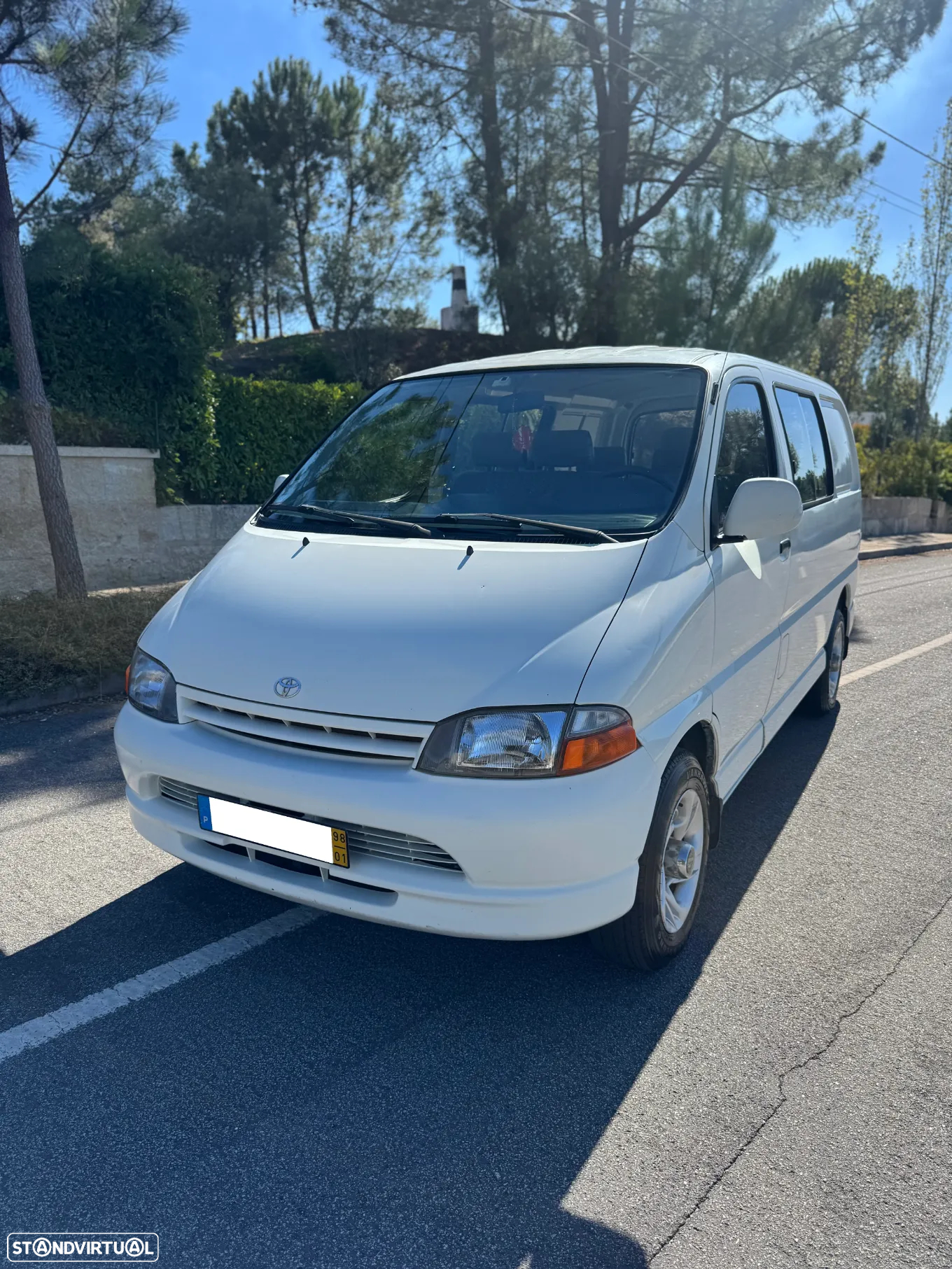 Toyota HiAce 2.4 D LXH12LB - 2