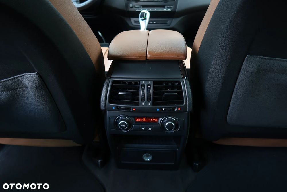 BMW X5 3.0si xDrive - 22