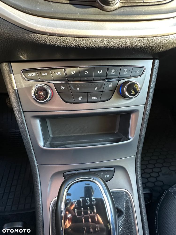 Opel Astra V 1.2 T S&S - 10