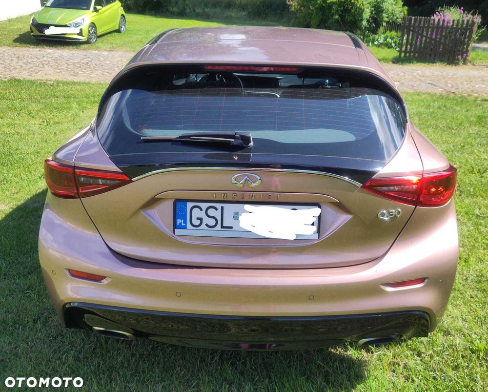 Infiniti Q30 - 4