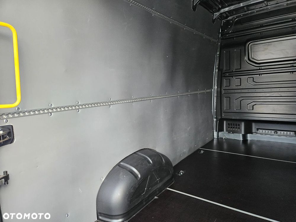 Volkswagen CRAFTER L3H2 Blaszak DSG LEDY 24tyś km SalonPL FV23% - 28