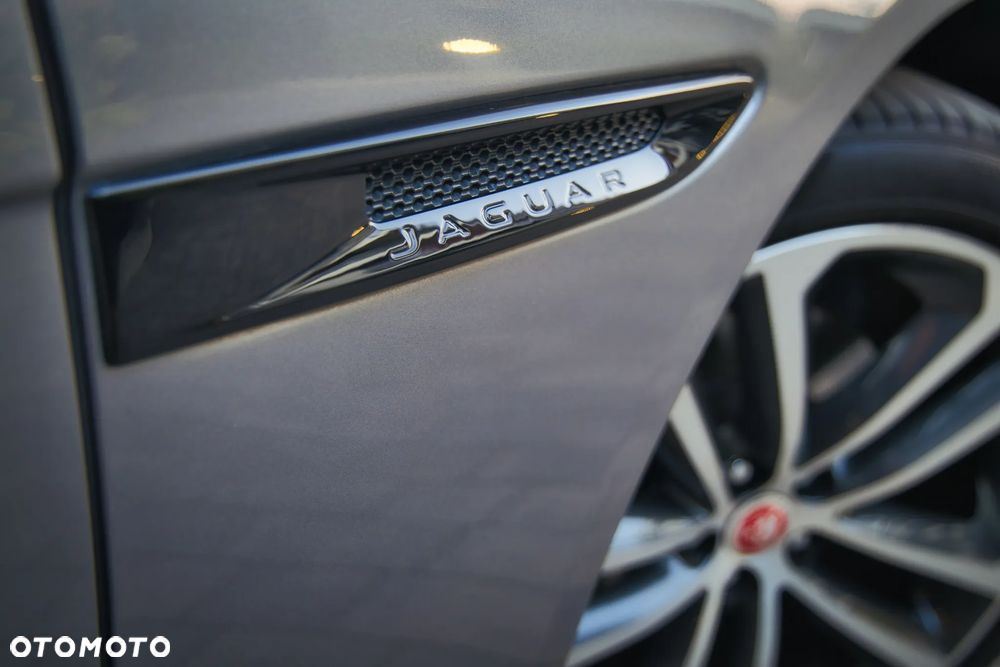 Jaguar XF 2.0 T Prestige - 8